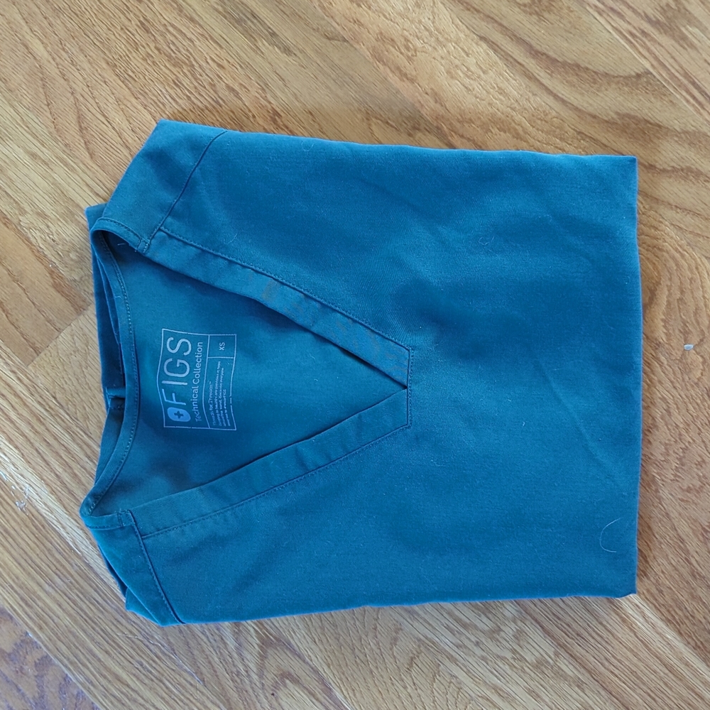 Figs Caribbean Blue Casma scrub top